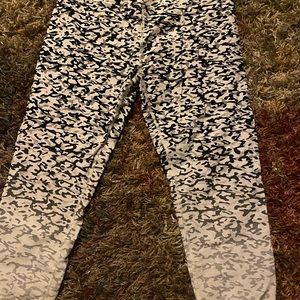 Calvin Klein Black Grey & White Ombre Camo Capri Leggings